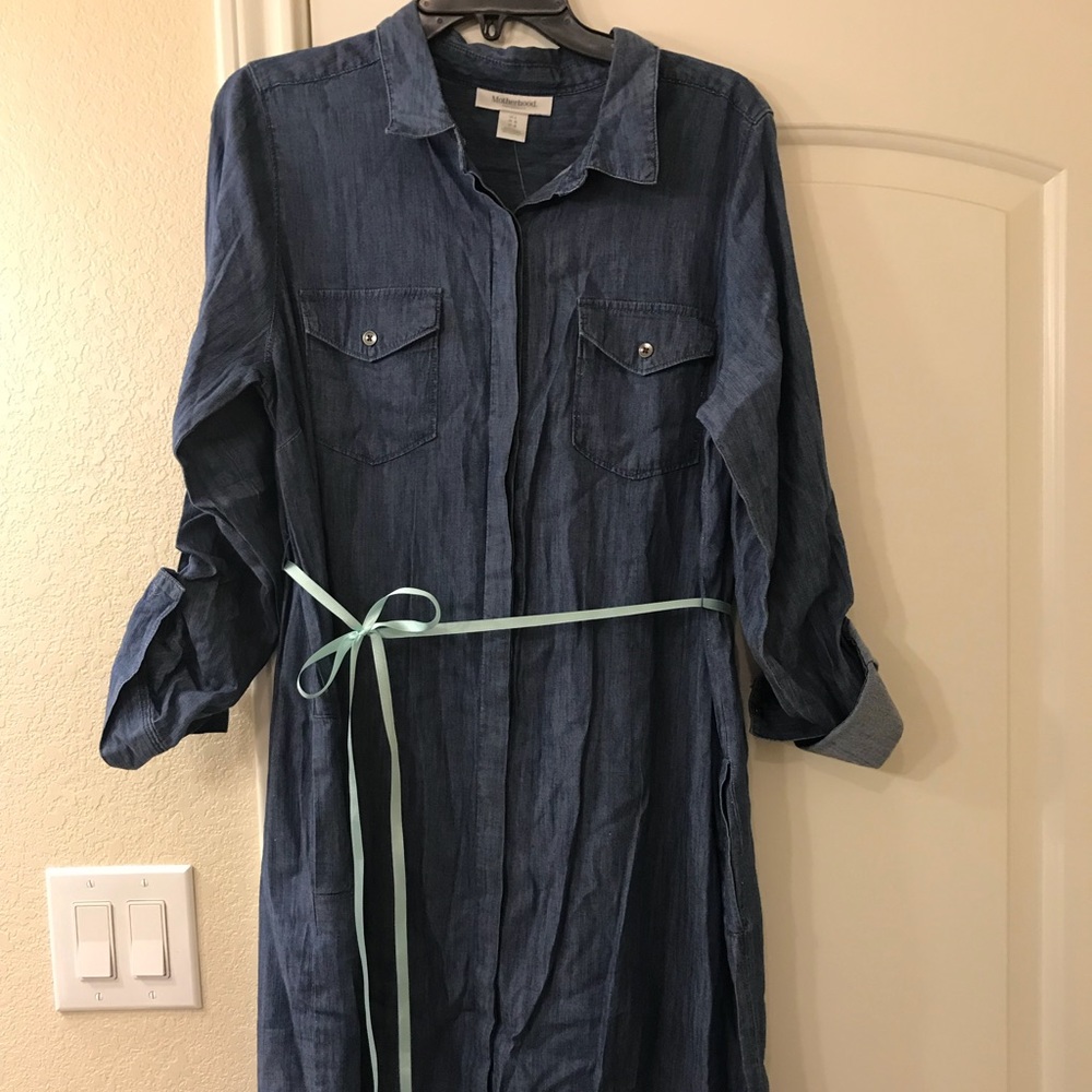 🆕 listing! Motherhood Maternity chambray dress 👗